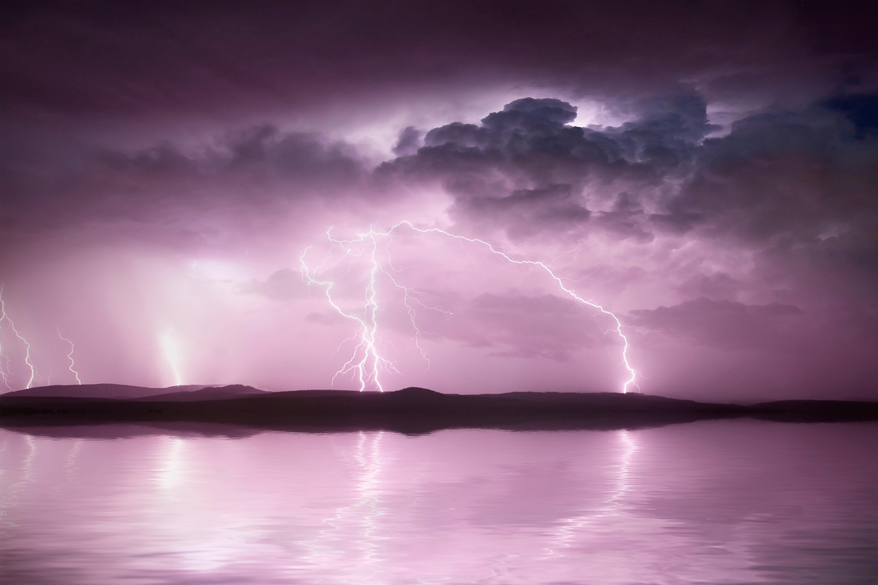 Badai Triple Threat: Geopolitik, Fed Hawkish & Rupiah 18.000 — Investour Weekly Market Review 8 Juni 2026 lightning, storm, sea, ocean, landscape, ray, darling, clouds, nature, weather, rain